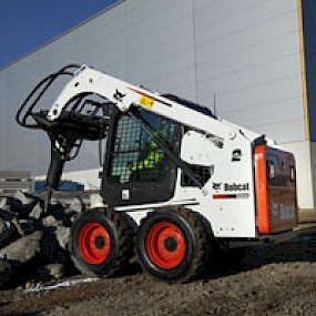 Bobcat рада представить новую модель фронтального погрузчика S450.